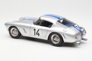 Ferrari 250 GT SWB #14 P. Noblet / J. Guichet Team Noblet 3rd Place 24 Hours of Le Mans 1961 CMC 1:18 M-079 Diecast — photo 5 of 6