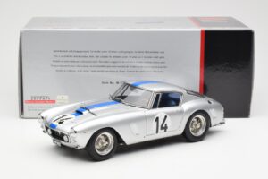 Ferrari 250 GT SWB #14 P. Noblet / J. Guichet Team Noblet 3rd Place 24 Hours of Le Mans 1961 CMC 1:18 M-079 Diecast — photo 6 of 6