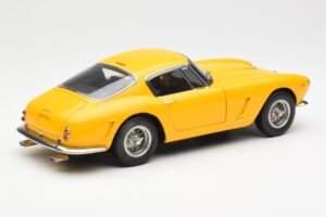 Ferrari 250 GT SWB Yellow CMC 1:18 M-054 Diecast — photo 2 of 6