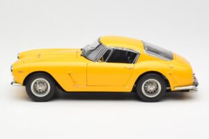 Ferrari 250 GT SWB Yellow CMC 1:18 M-054 Diecast — photo 3 of 6