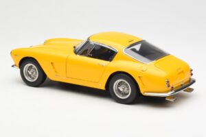 Ferrari 250 GT SWB Yellow CMC 1:18 M-054 Diecast — photo 5 of 6