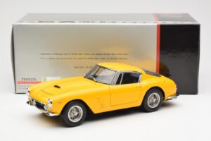 Ferrari 250 GT SWB Yellow CMC 1:18 M-054 Diecast — photo 6 of 6