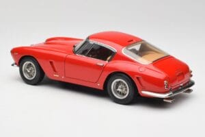 Ferrari 250 GT SWB Red CMC 1:18 M-046 Diecast — photo 5 of 6