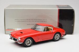 Ferrari 250 GT SWB Red CMC 1:18 M-046 Diecast — photo 6 of 6