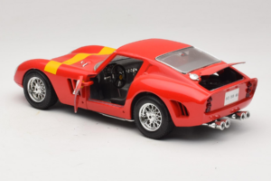 Ferrari 250 GTO #17 Bburago Sammlerborse Red Bburago 1:18 3007-P1 Diecast — photo 5 of 8