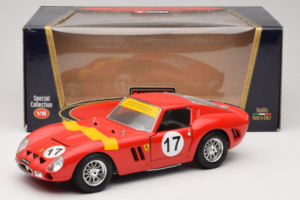 Ferrari 250 GTO #17 Bburago Sammlerborse Red Bburago 1:18 3007-P1 Diecast — photo 8 of 8
