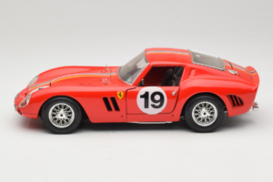 Ferrari 250 GTO #19 Red Stripes 1962 Bburago 1:18 3011-P3 Diecast — photo 4 of 8