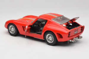 Ferrari 250 GTO #19 Red Stripes 1962 Bburago 1:18 3011-P3 Diecast — photo 5 of 8