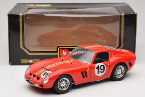 Ferrari 250 GTO #19 Red Stripes 1962 Bburago 1:18 3011-P3 Diecast — photo 8 of 8