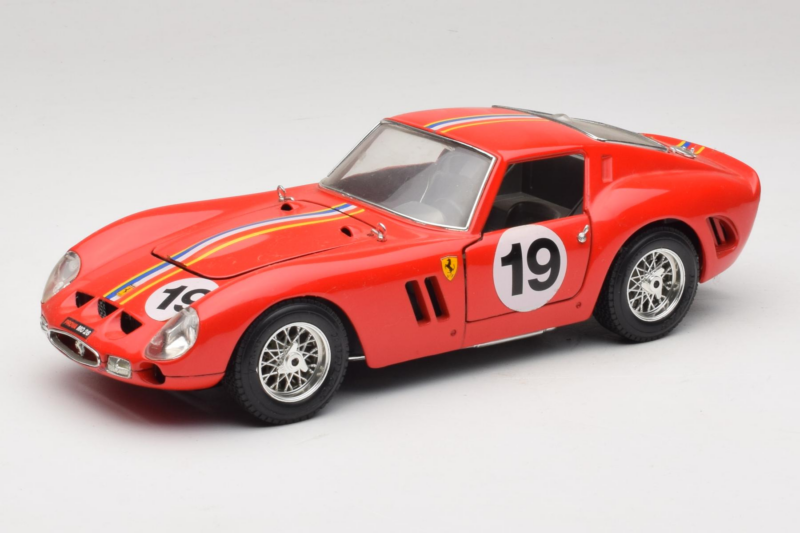 Ferrari 250 GTO #19 Red Stripes 1962 Bburago 1:18 3011-P3 Diecast