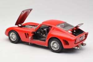 Ferrari 250 GTO Red Bburago 1:18 3011 Diecast — photo 5 of 8