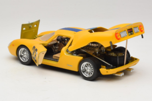 Ferrari 250 LM #22 Yellow 1965 Bburago 1:18 3333-Y1 Diecast — photo 5 of 8