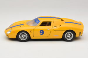 Ferrari 250 LM #9 Yellow 1965 Bburago 1:18 3033-Y1 Diecast — photo 4 of 8