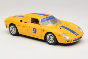 Ferrari 250 LM #9 Yellow 1965 Bburago 1:18 3033-Y1 Diecast — photo 6 of 8