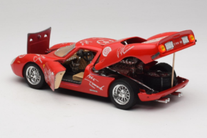 Ferrari 250 LM Red White Essen Autographs Limited Edition Bburago 1:18 3033-P4 Diecast — photo 5 of 8