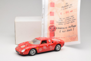 Ferrari 250 LM Red White Essen Autographs Limited Edition Bburago 1:18 3033-P4 Diecast — photo 8 of 8