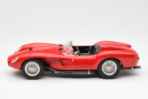 Ferrari 250 Testa Rossa Pontoon Fender Red CMC 1:18 M-071 Diecast — photo 3 of 6