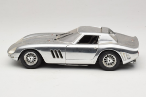 Ferrari 275 GTB Chrome Silver Guiloy 1:18 B004 Diecast — photo 4 of 8