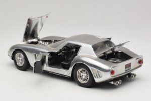 Ferrari 275 GTB Chrome Silver Guiloy 1:18 B004 Diecast — photo 5 of 8