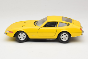 Ferrari 365 GTB/4 Daytona Yellow Techno Giodi 1:18 40011-Y1 Diecast — photo 3 of 7