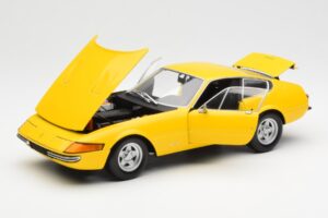 Ferrari 365 GTB/4 Daytona Yellow Kyosho 1:18 08162Y Diecast — photo 2 of 8