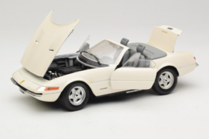 Ferrari 365 GTS/4 Spider White Techno Giodi 1:18 40028 Diecast — photo 2 of 8