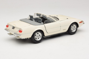 Ferrari 365 GTS/4 Spider White Techno Giodi 1:18 40028 Diecast — photo 3 of 8