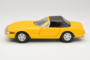 Ferrari 365 GTS Yellow With Black Roof Solido 1:18 8018 Diecast — photo 4 of 8
