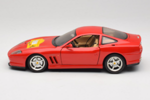 Ferrari 550 Maranello 22 Jahre Ferrari Model Club Red Bburago 1:18 3064-P2 Diecast — photo 4 of 8