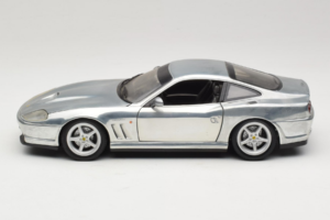 Ferrari 550 Maranello Chrome Silver Hot Wheels 1:18 25740 Diecast — photo 4 of 8