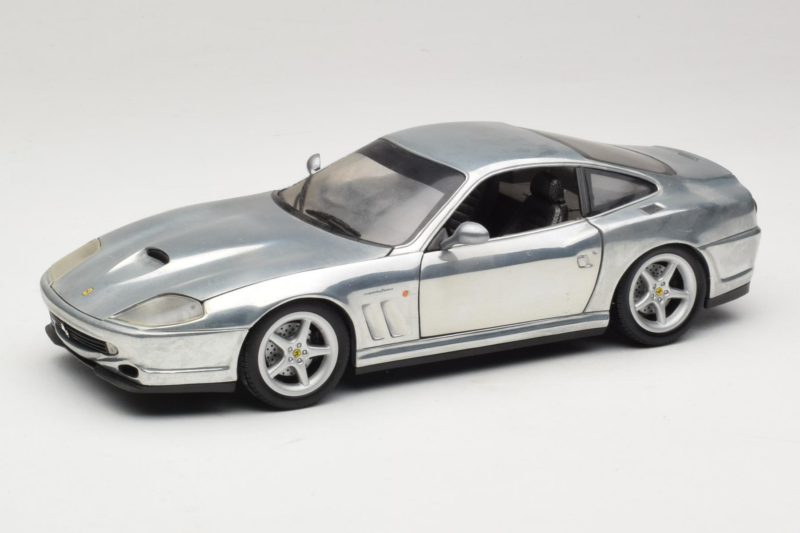 Ferrari 550 Maranello Chrome Silver Hot Wheels 1:18 25740 Diecast