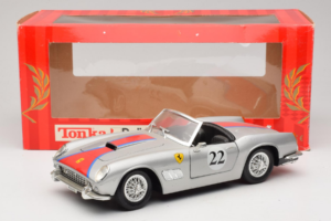 Ferrari California #22 Silver Red Stripe 1966 Tonka 1:18 01109-S2 Diecast — photo 8 of 8