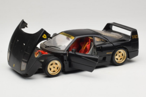 Ferrari F40 Black with Gold Wheels Bburago 1:18 3032-B2 Diecast — photo 2 of 8