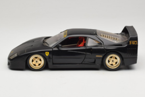 Ferrari F40 Black with Gold Wheels Bburago 1:18 3032-B2 Diecast — photo 4 of 8