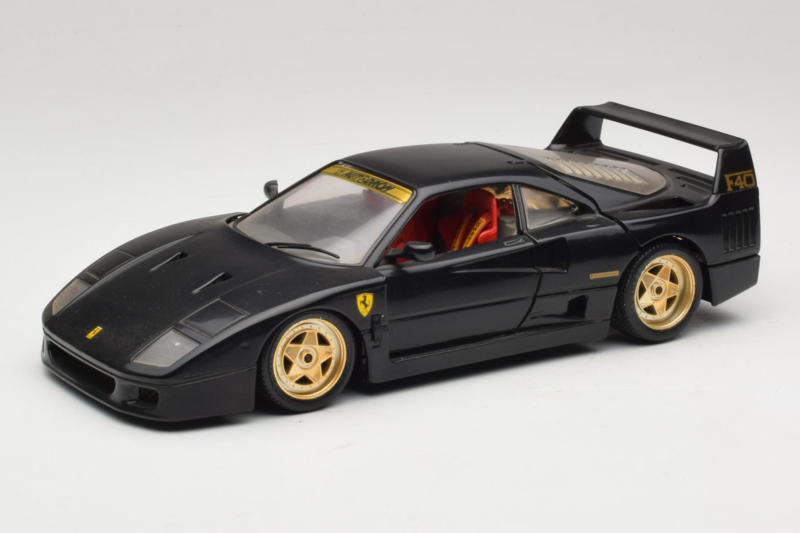 Ferrari F40 Black with Gold Wheels Bburago 1:18 3032-B2 Diecast