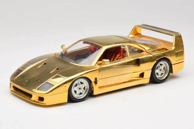 Ferrari F40 Chrome Gold Limited Edition 250 pcs Bburago 1:18 3332-G1 Diecast