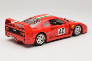 Ferrari F40 #40 Red with Italian Flag Bburago 1:18 3032-P1 Diecast — photo 3 of 8