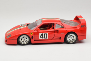 Ferrari F40 #40 Red with Italian Flag Bburago 1:18 3032-P1 Diecast — photo 4 of 8