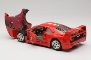 Ferrari F40 #40 Red with Italian Flag Bburago 1:18 3032-P1 Diecast — photo 5 of 8