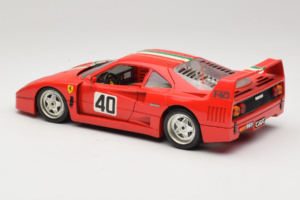 Ferrari F40 #40 Red with Italian Flag Bburago 1:18 3032-P1 Diecast — photo 7 of 8