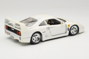 Ferrari F40 White Bburago 1:18 3332-W4 Diecast — photo 3 of 8