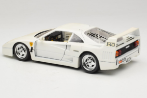 Ferrari F40 White Bburago 1:18 3332-W4 Diecast — photo 7 of 8