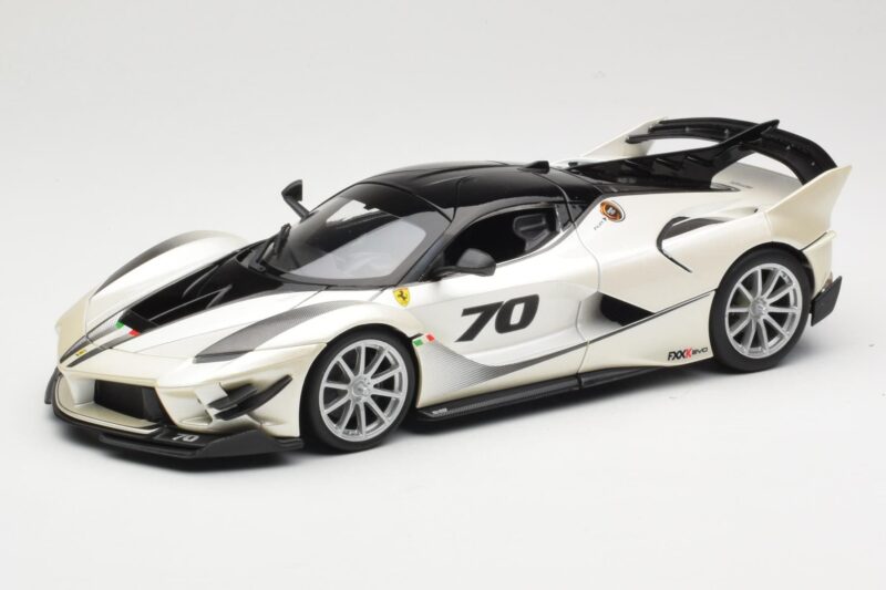 Ferrari FXX-K Evo #70 White Bburago 1:18 18-16012 Diecast