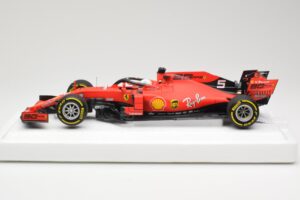 Ferrari SF90 #5 S. Vettel Australian GP 2019 BBR 1:18 BBR191805DIE Resin — photo 3 of 6