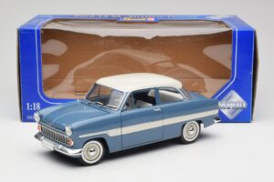 Ford Taunus 12M P2 Blue Stripes Revell 1:18 08880-M1 Diecast — photo 8 of 8