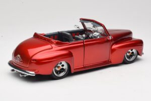 Ford Cabriolet Red Metallic Road Signature 1:18 30028 Diecast — photo 3 of 8