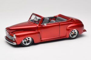 Ford Cabriolet Red Metallic Road Signature 1:18 30028 Diecast