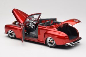 Ford Cabriolet Red Metallic Road Signature 1:18 30028 Diecast — photo 5 of 8