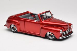 Ford Cabriolet Red Metallic Road Signature 1:18 30028 Diecast — photo 6 of 8