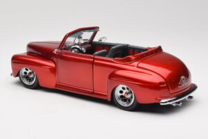 Ford Cabriolet Red Metallic Road Signature 1:18 30028 Diecast — photo 7 of 8